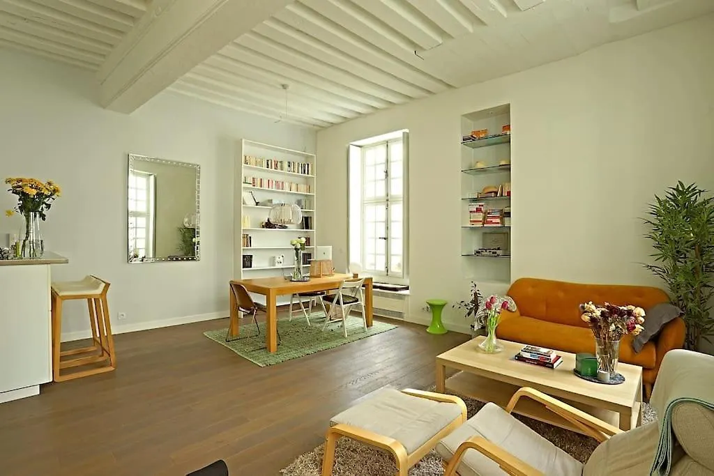 Luxurious In Le Marais Parigi